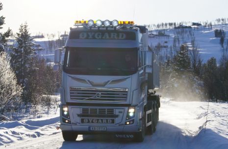 Volvo FH16-700. Kombinert tippbil og trekkvogn.